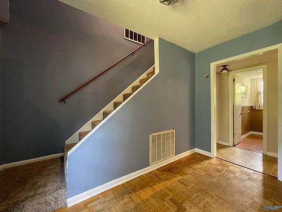 3rd image of 2521 Lancelot Dr SE