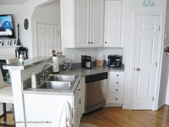 2nd image of 8 Osprey Ln