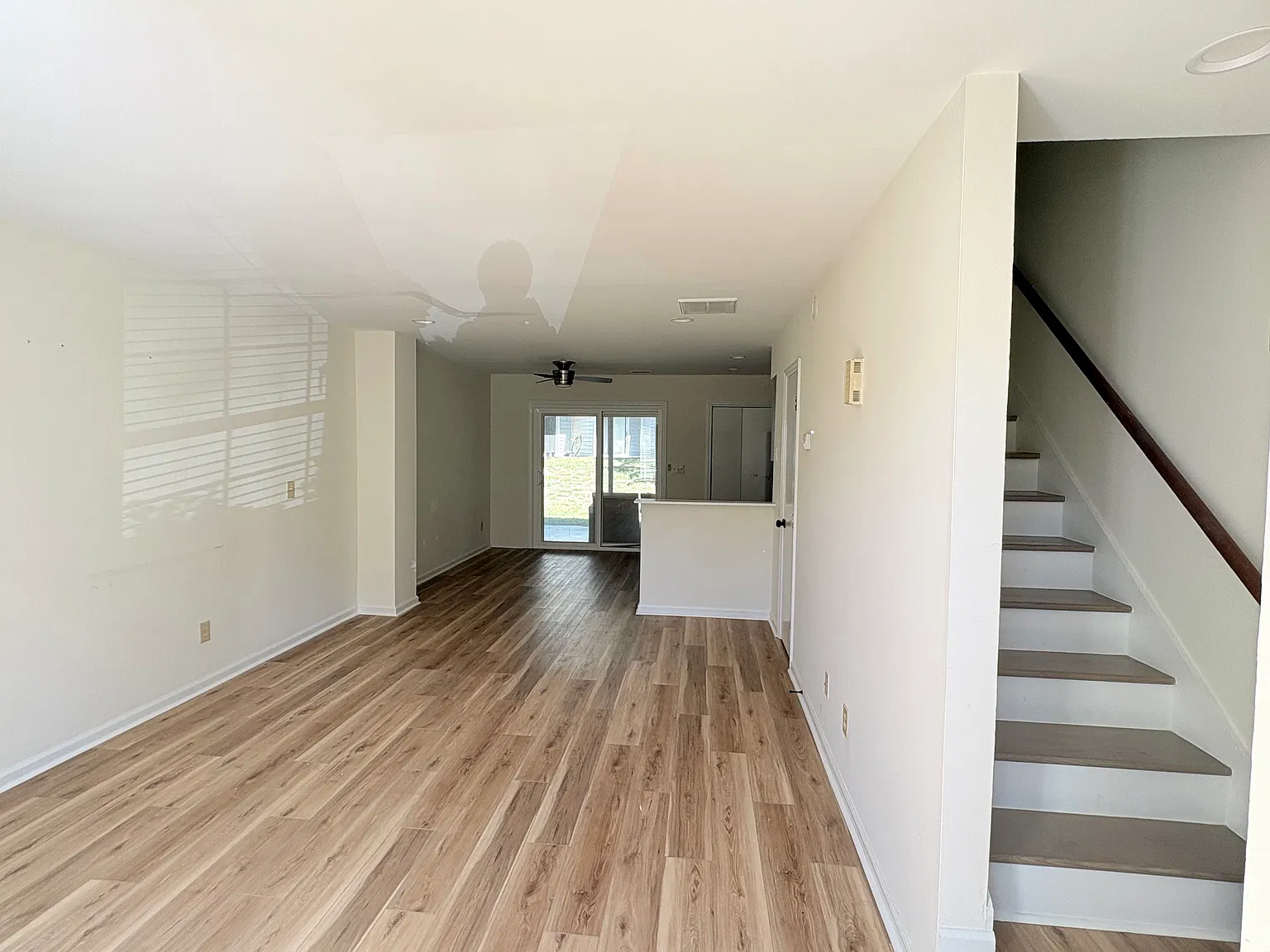 2 bed, 2.5 bath, 1025 sqft, $1,600 — Photo 2