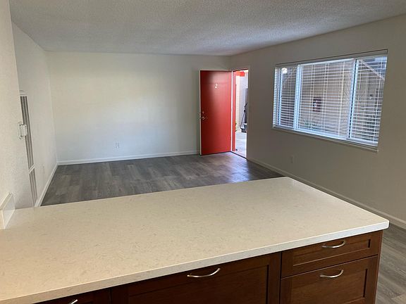 4th image of 669 Grand Fir Ave #2