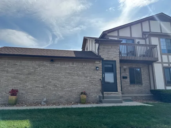 973 Country Club Dr, Saint Clair Shores, MI 48082
