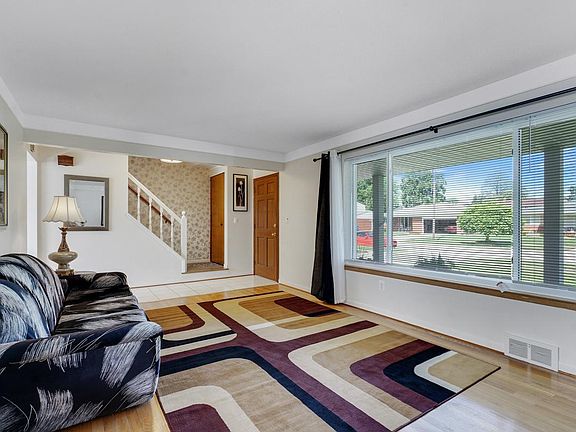 5th image of 31629 Wixson Dr