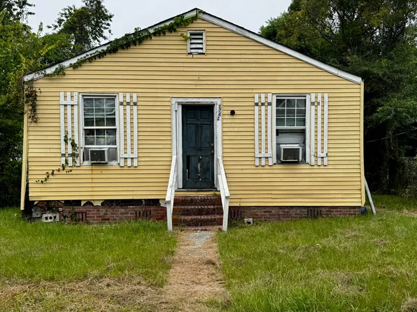 2742 W Surrey Dr, North Charleston, SC 29405