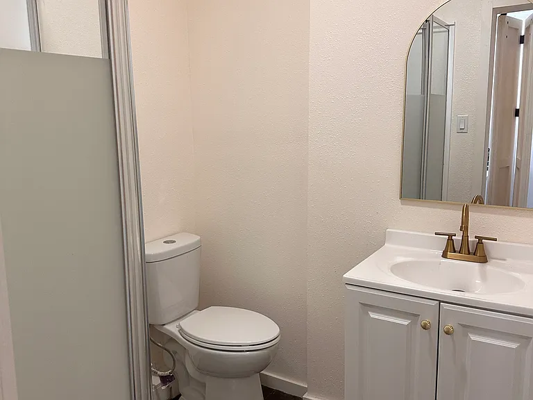 Alvin Apartments — Photo 32