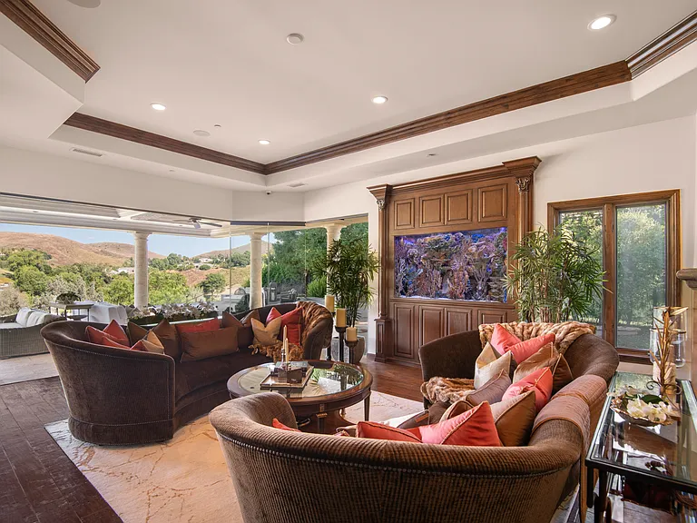 4358 Cresthaven Dr — Photo 15