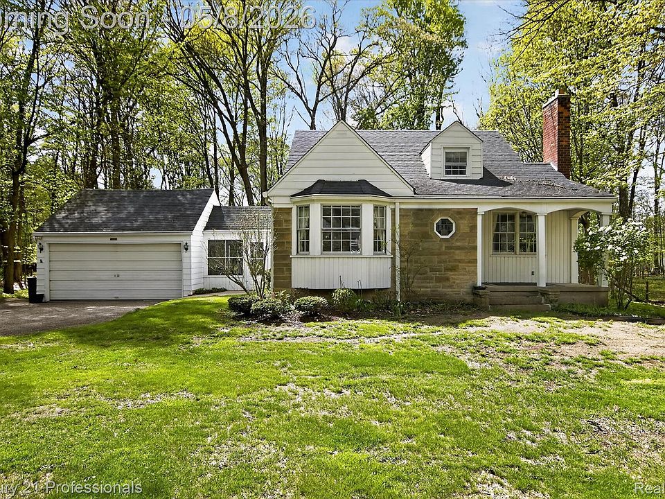 1st image of 15985 Oak Dr