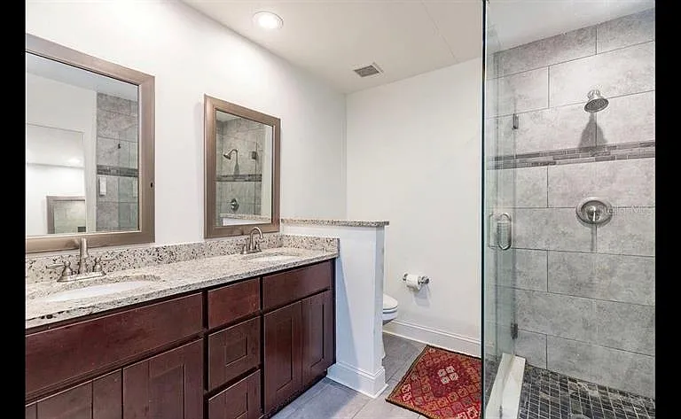 2414 W Chicago Ave — Photo 11