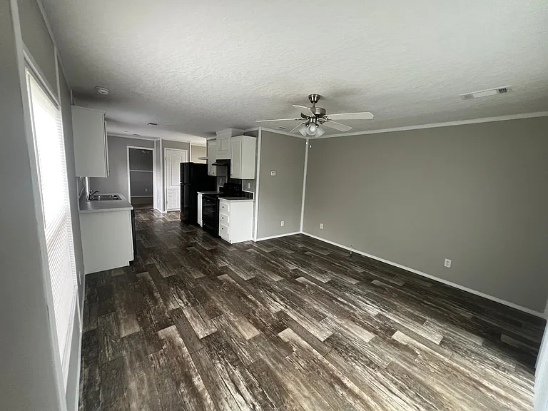 11121 Veterans Memorial Hwy — Photo 10