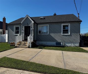 16 Beach Avenue, Copiague, NY, 11726
