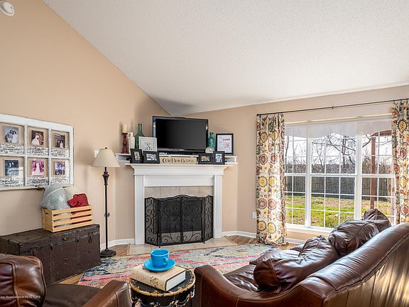 2nd image of 1545 Ian Dr