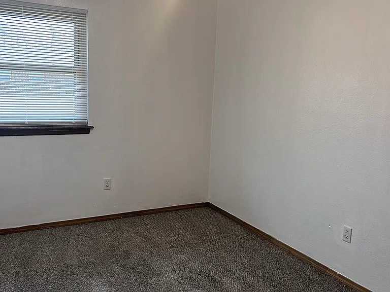 312 E Cedar Ln — Photo 13