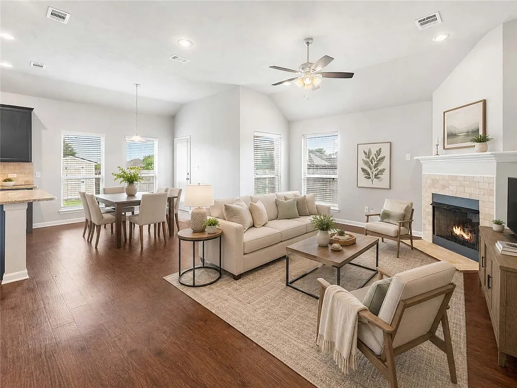 3 bed, 1589 sqft, $2,100 — Photo 2