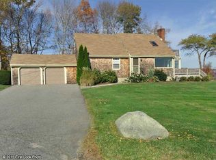 232 Homestead Ln, Portsmouth, RI 02871