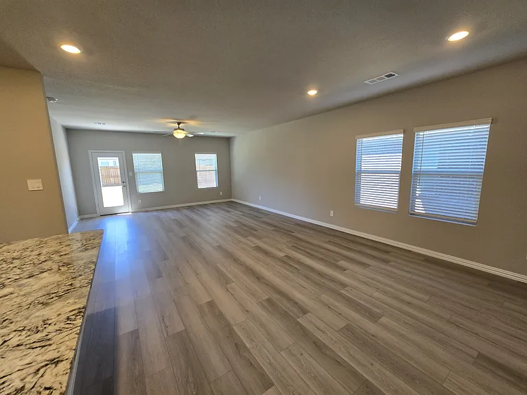 2223 Cliff Springs Dr — Photo 13