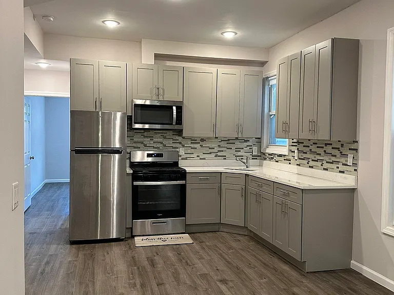 38 Clendenny Ave #1R — Photo 1