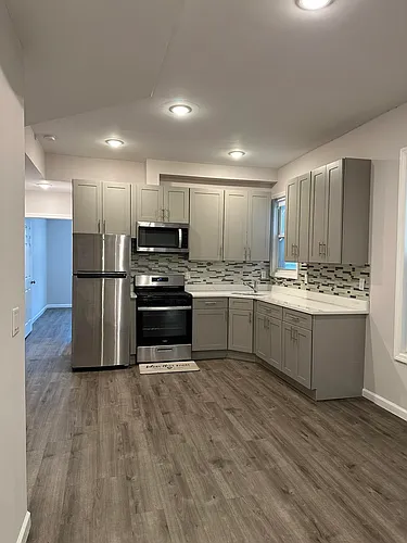 38 Clendenny Ave #1R Photo 1