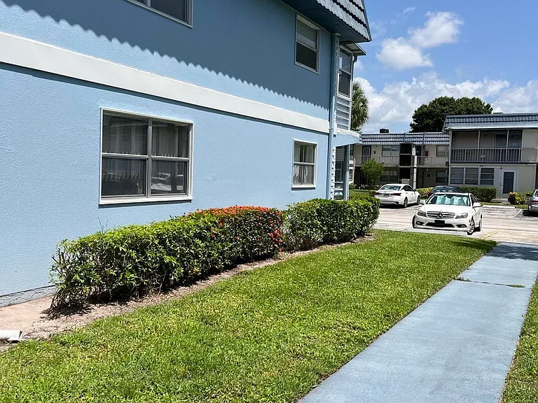 451 Brittany Dr #F — Photo 2