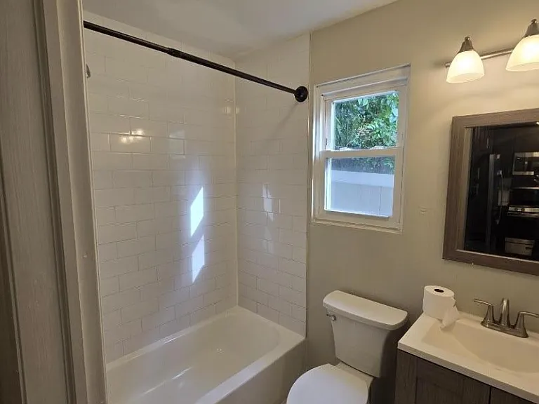 212 N Walnut St — Photo 13