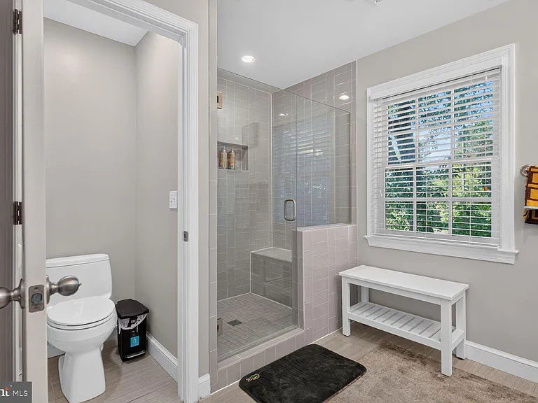 6720 Newbold Dr — Photo 22