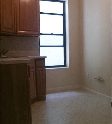 4th image of 2554 38th St APT A2