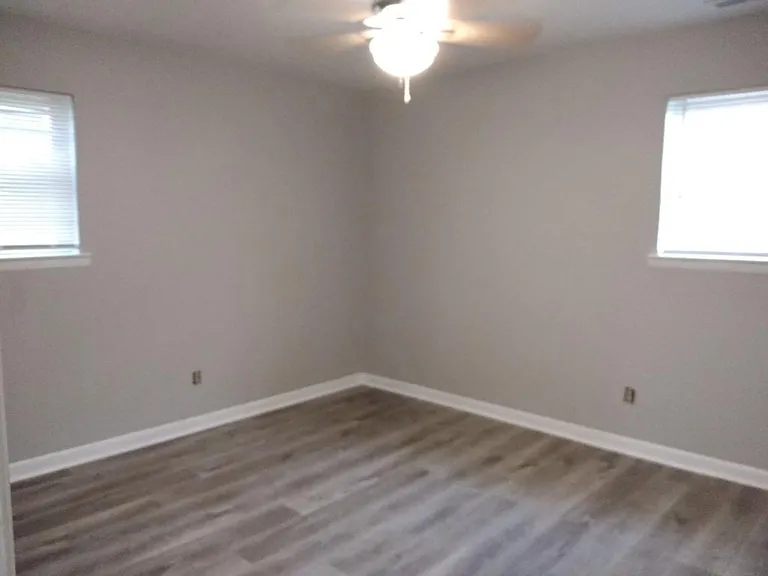 22217 Hood St — Photo 6
