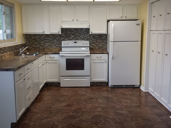 flooring is lighter than pho