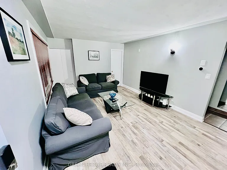 34 Stanley Ave — Photo 3