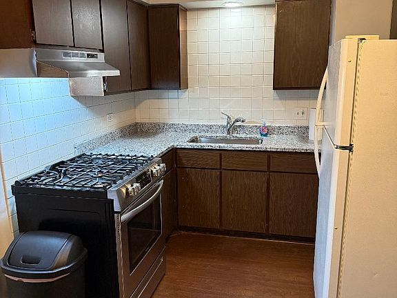 3rd image of 1323 Elgin Ave