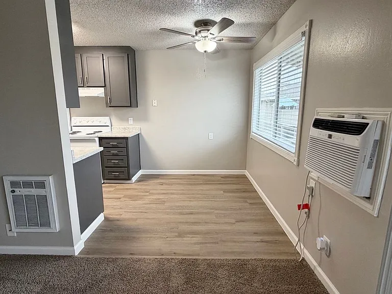 Oasis Apartments — Photo 17