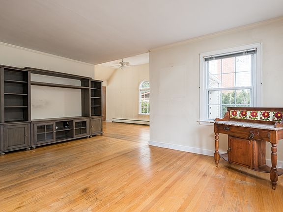 4th image of 106 Beechwood St