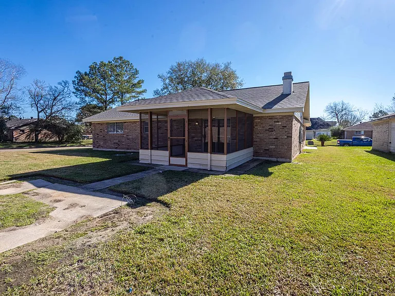 5810 Meadowview Rd — Photo 15
