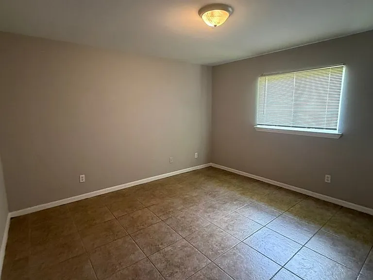341 Harold Ave S — Photo 12