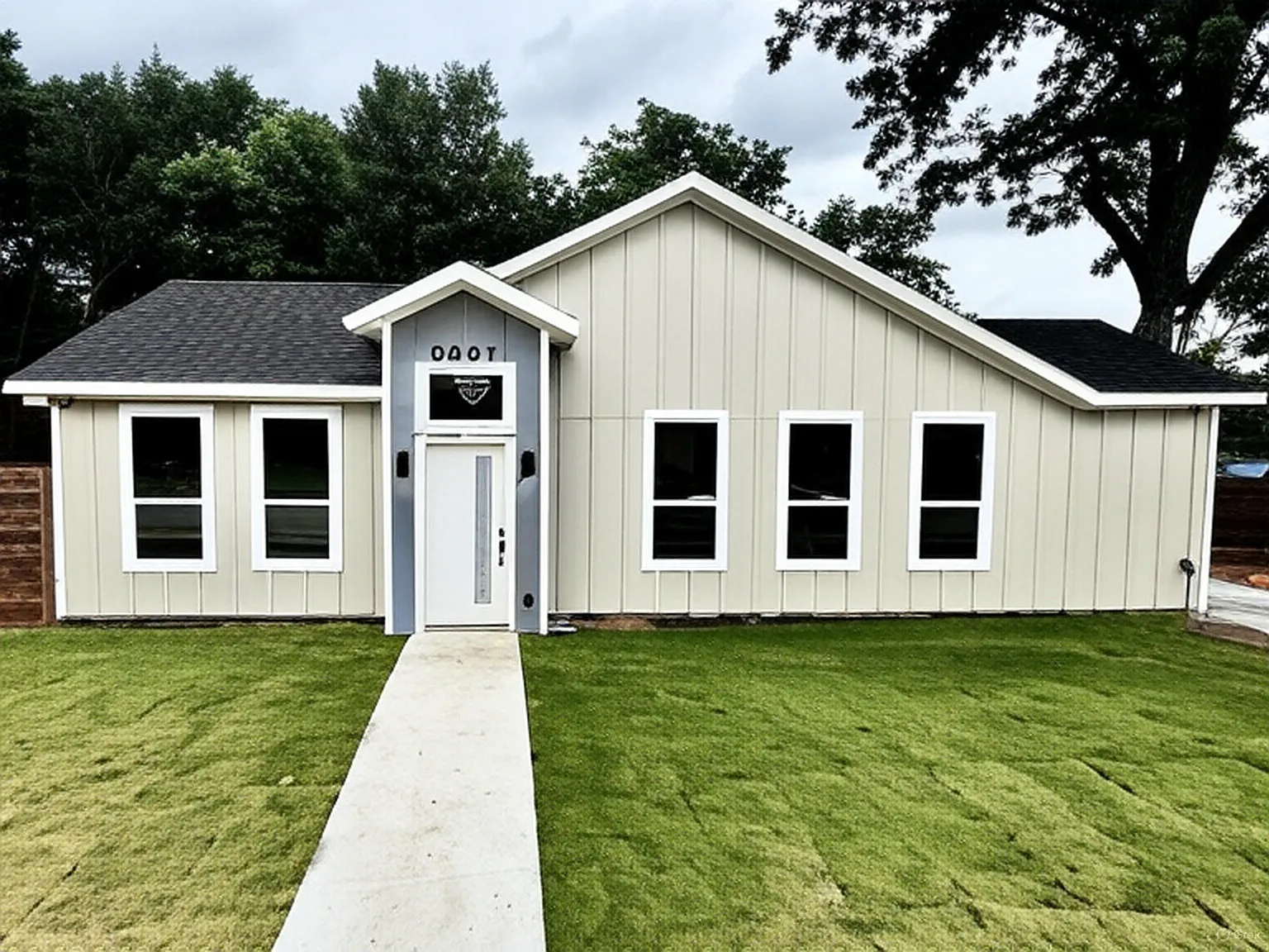 4 bed, 1454 sqft, $2,400 — Photo 1