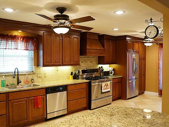 Huge kitchen!