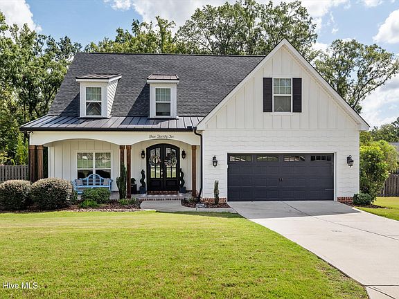 2nd image of 522 River Oaks Lane