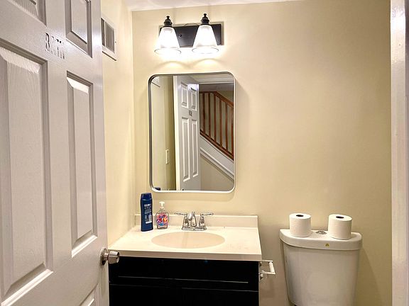 5th image of 814 S 13th St #1B-0B