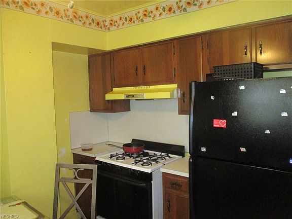 4th image of 228 Hilton Ave