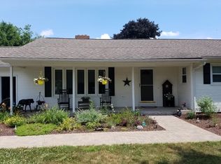 14 Circle Dr, Hatfield, MA 01038