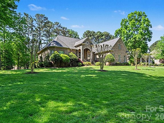 3rd image of 7806 Turnberry Ln