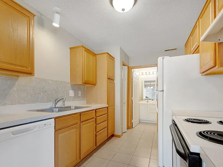 601 Meadow Ln — Photo 10