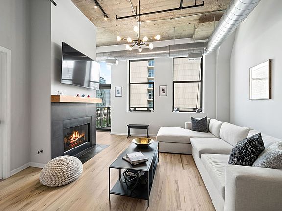 4th image of 758 N Larrabee St APT 620