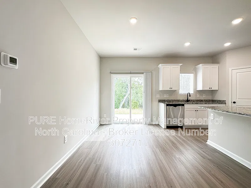3 bed, 2.5 bath, 1742 sqft, $1,835 — Photo 4