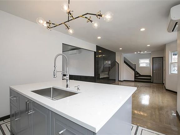 3rd image of 119-08 84 Ave