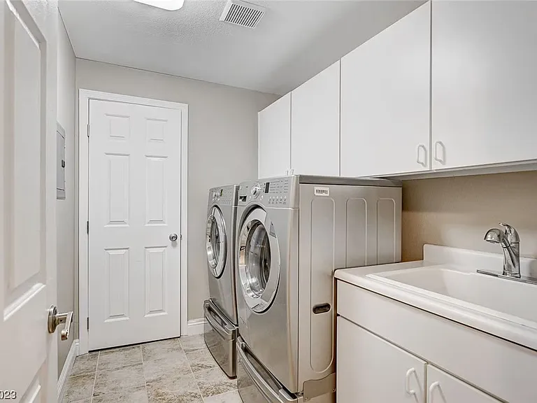 821 Titan Peak Pl — Photo 1