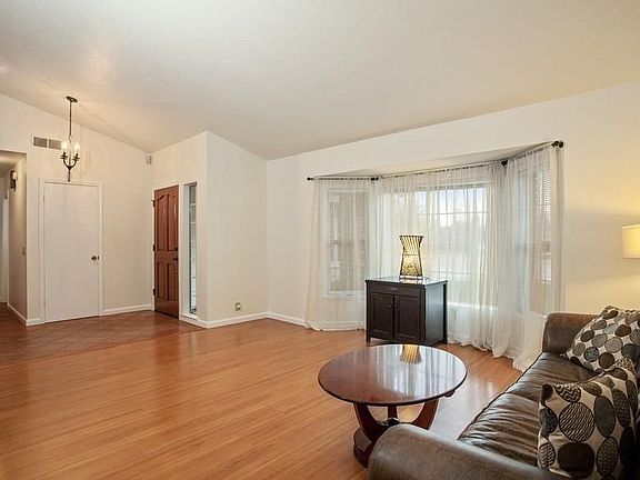3rd image of 1311 Kinghurst Dr
