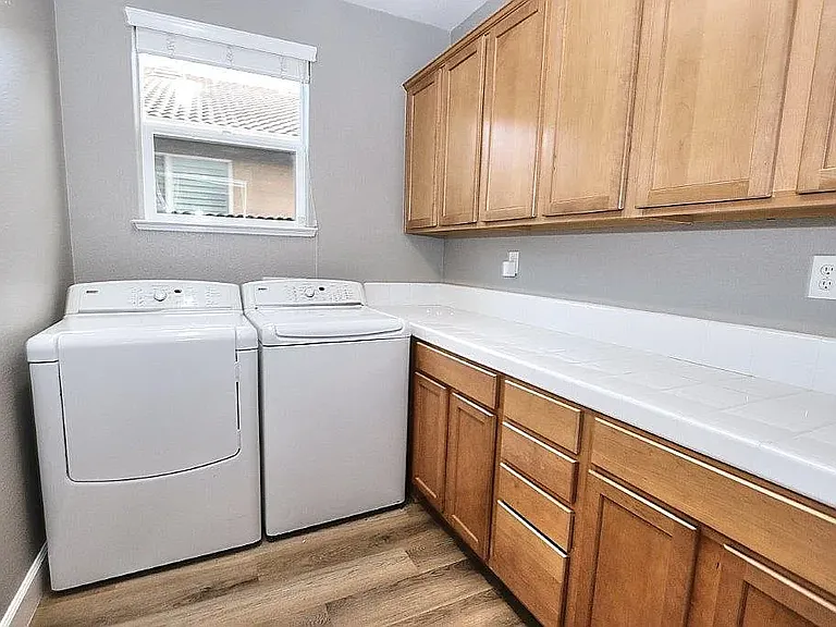 1366 Rawlings Ln — Photo 11