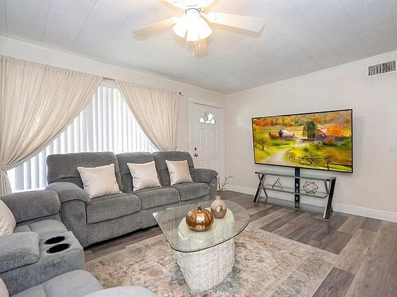 5th image of 708 SANTA FE LANE