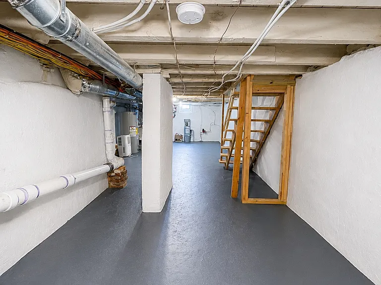 2655 Cedar St — Photo 16