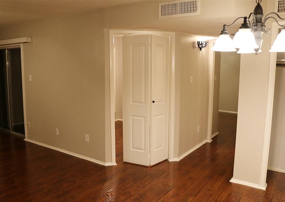 1st image of 7313 Gulf Fwy APT 503