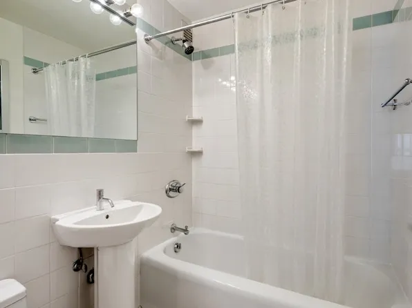 1050 5th Avenue 4D image 8 of 9